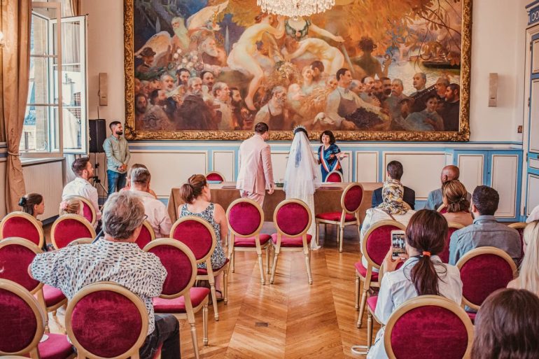 Comment s'habiller en tant qu'invité à un mariage