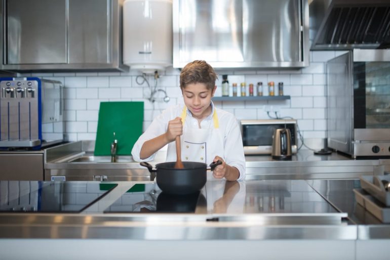 MasterChef 6 commence: Aspirants, aux cuisines!